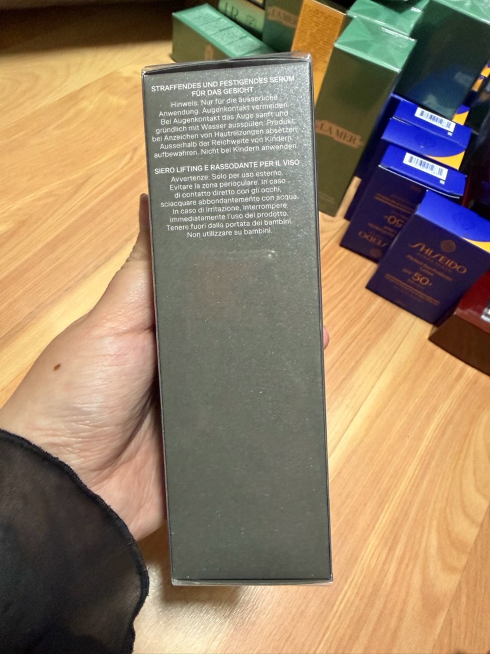 La Prairie Navy Blue Lifting and Firming Face Serum Box - Picture 3 of 3